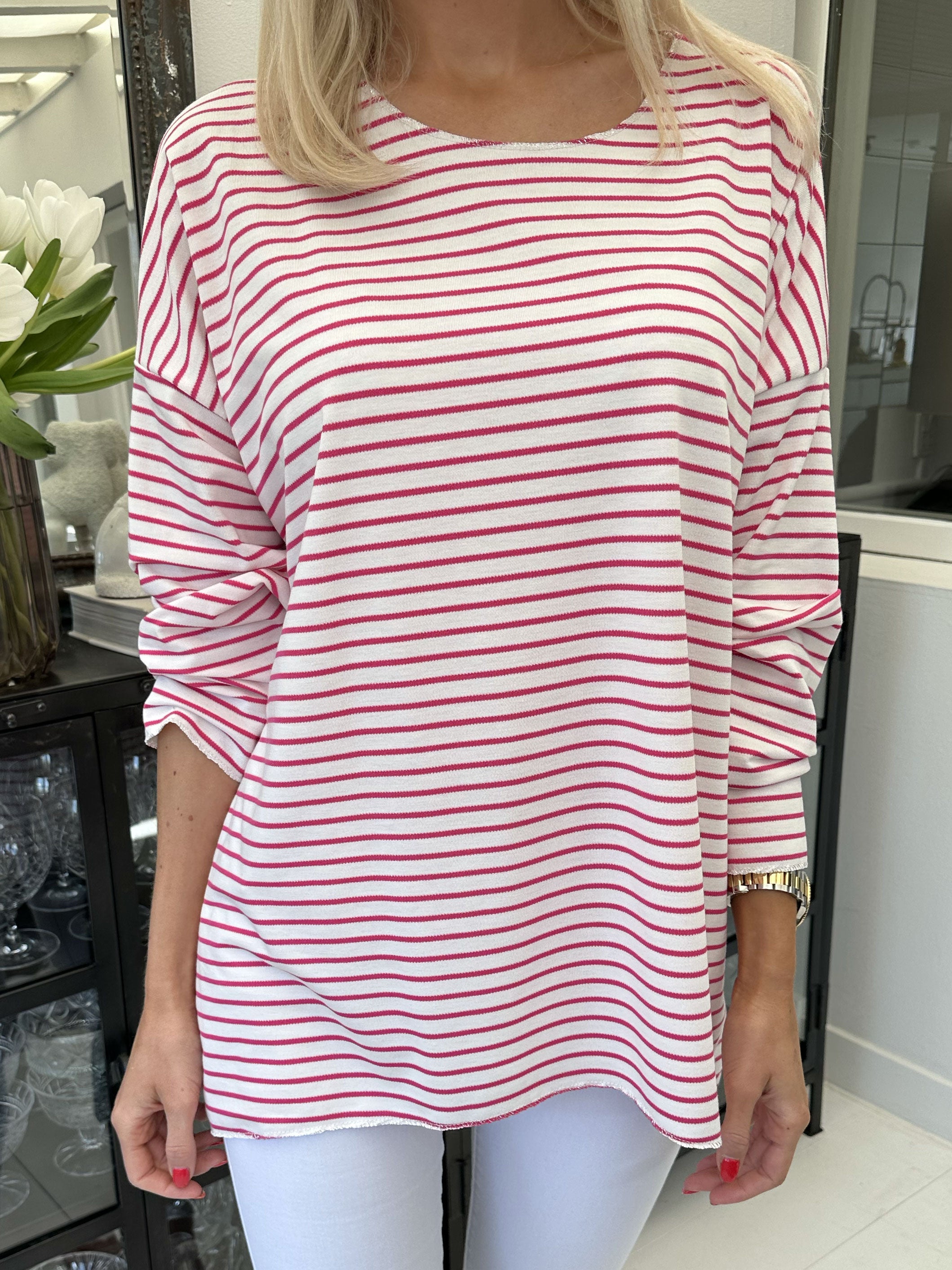 Stripe - Hvid blød bluse med tynde striber